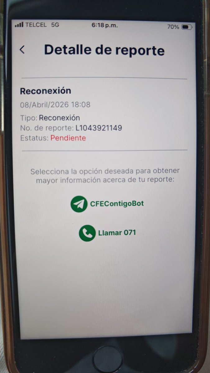 liraorphe's tweet photo. @CFEmx 
Así como son buenos para cortar la luz apenas se venció el plazo, deberían ser buenos para hacer la reconexión. Ya pagué desde ayer y no puedo seguir sinuz. https://t.co/JumLIxTWz7