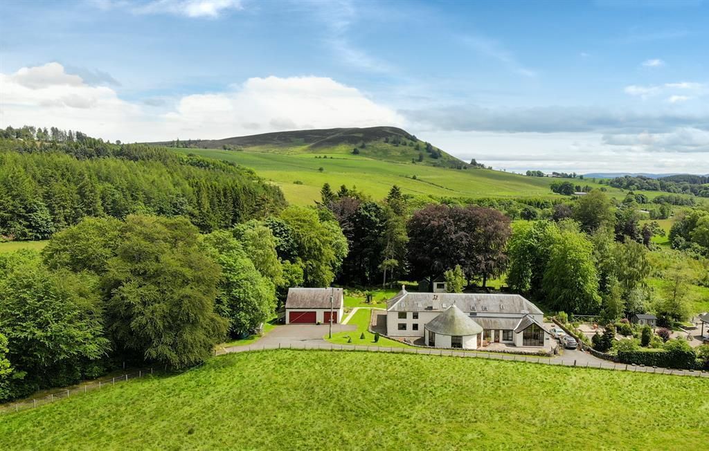 TheHolidayCots's tweet image. 🏡 Escape to Culdee Cottage 🏡

The extensive garden, shared with the owners, provides plenty of seating to relax and enjoy the local wildlife, including regular visits from red squirrels. 🐿️

🛏️ Sleeps 4
theholidaycottages.co.uk/Perthshire/179…

#CuldeeCottage #CountrysideEscape #MountainViews