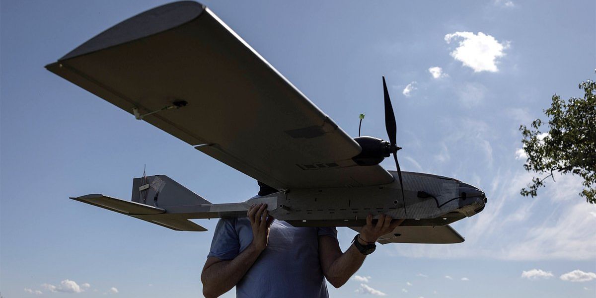 IEEESpectrum's tweet image. Autonomous #drones are on the rise. Ukraine is a testing ground for war technology, with global implications. buff.ly/yfwCyFG