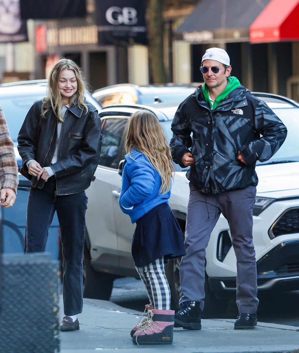 Gigi Hadid Media tweet media