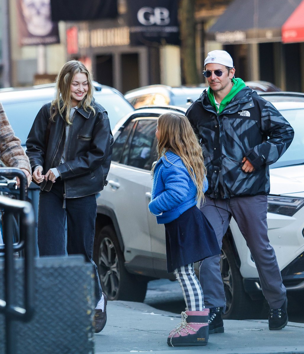 Gigi Hadid Media tweet media