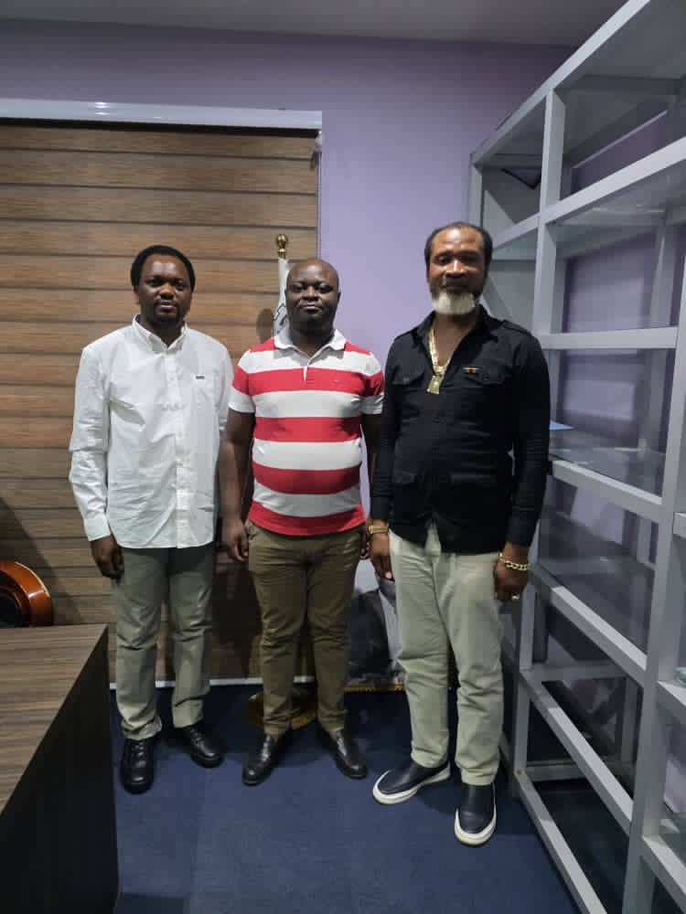 ExauceMunongo11's tweet photo. Dans le cadre du meeting de la Fédération nationale des jeunes, l’Interfédéral de l’UNC Lualaba, le camarade @ChristianMasud_ accompagné de l’Interfédéral adjoint en charge de la diplomatie, @Pierre_Olombe est déjà à Kinshasa pour prendre part à cette activité. @RemyBongungu https://t.co/sLHEkFzK4V