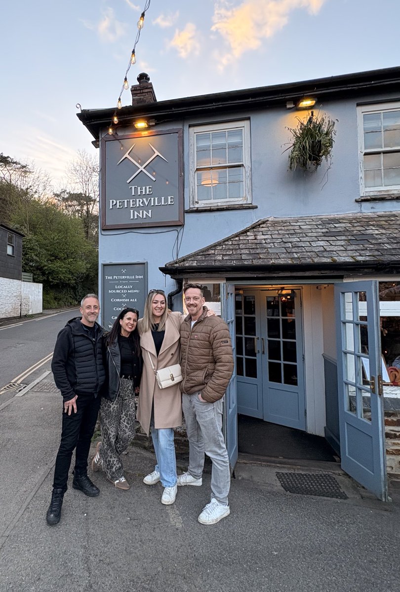 pub_that's tweet photo. Visited this pretty lovely pub in St Agnes! ❤️🌊 @LaraInCornwall @ThePeterville Thank you so much for your amazing hospitality and the most beautiful food &amp; cocktails! https://t.co/WspjtjvIl2