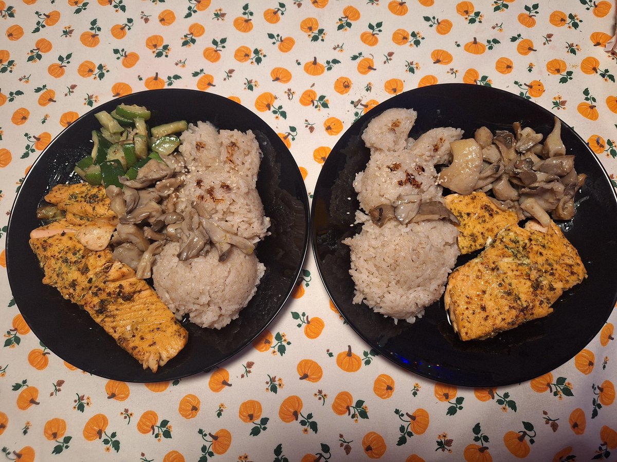 Girl Metál in trash 3.0 🐲🎃 tweet media