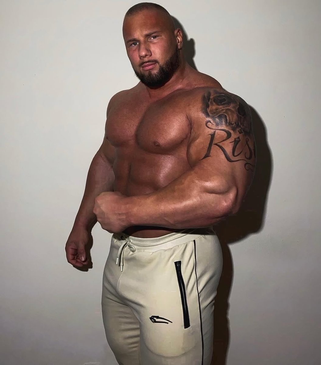 RyanMuscle90's tweet photo. Leonidas Arkona https://t.co/uhsnx97d61