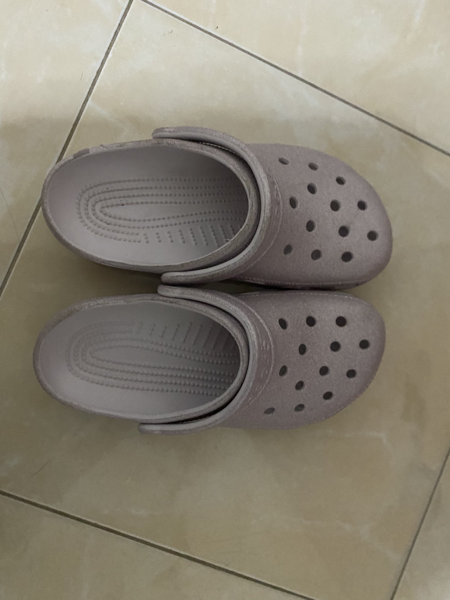 JNampan's tweet photo. Crocs classic ม่วงกลิตเตอร์ 38
M5 W7 มีถุง+ใบเสร็จ
ขายเท📍1290 free shipping 
#crocs #ส่งต่อรองเท้า #ส่งต่อcrocs #ส่งต่อรองเท้ามือ2 https://t.co/xpWtnsGo8v