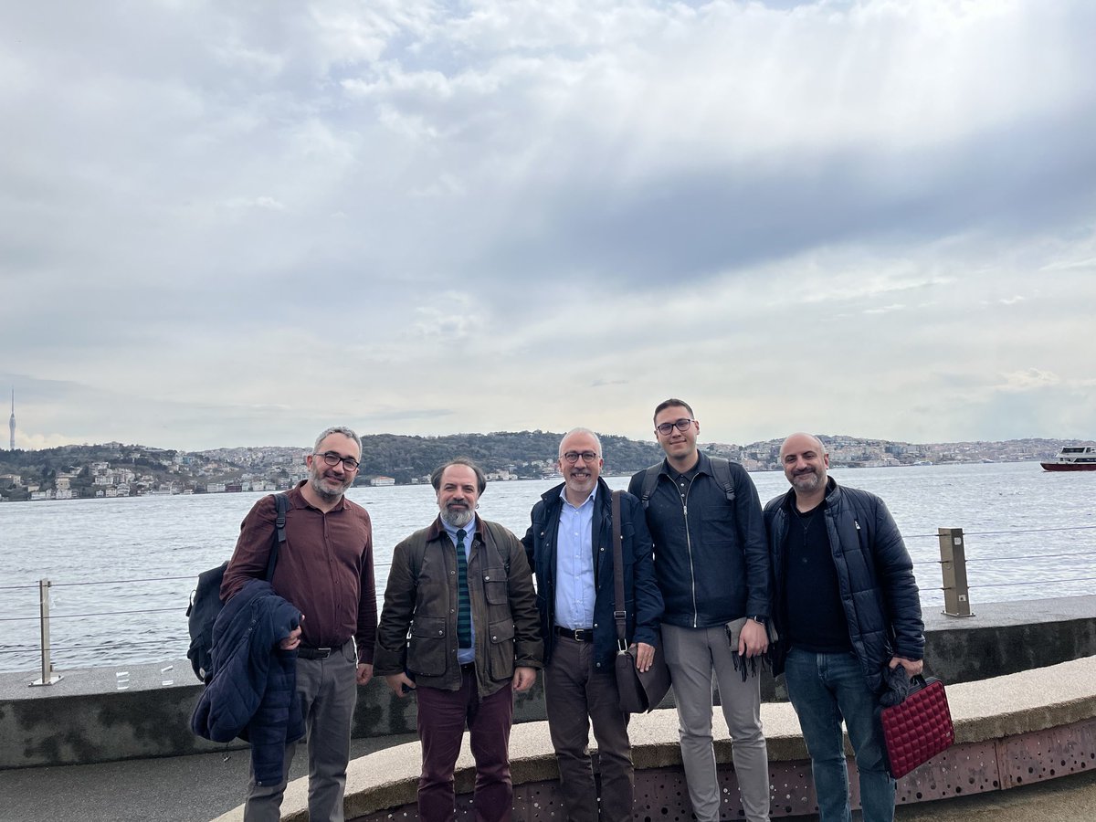 Alcibiades2016's tweet photo. Galatasaray Üniversitesi’nde hocalarla ve arkadaşlarla hep beraber Lefort konuştuk. Çok da güzel tartıştık bence, dinleyerek öğrenerek. https://t.co/Ton4qiJ3nw