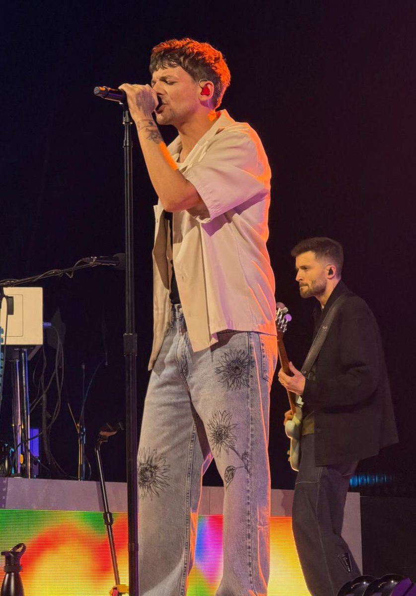 mel 🪩 tweet media