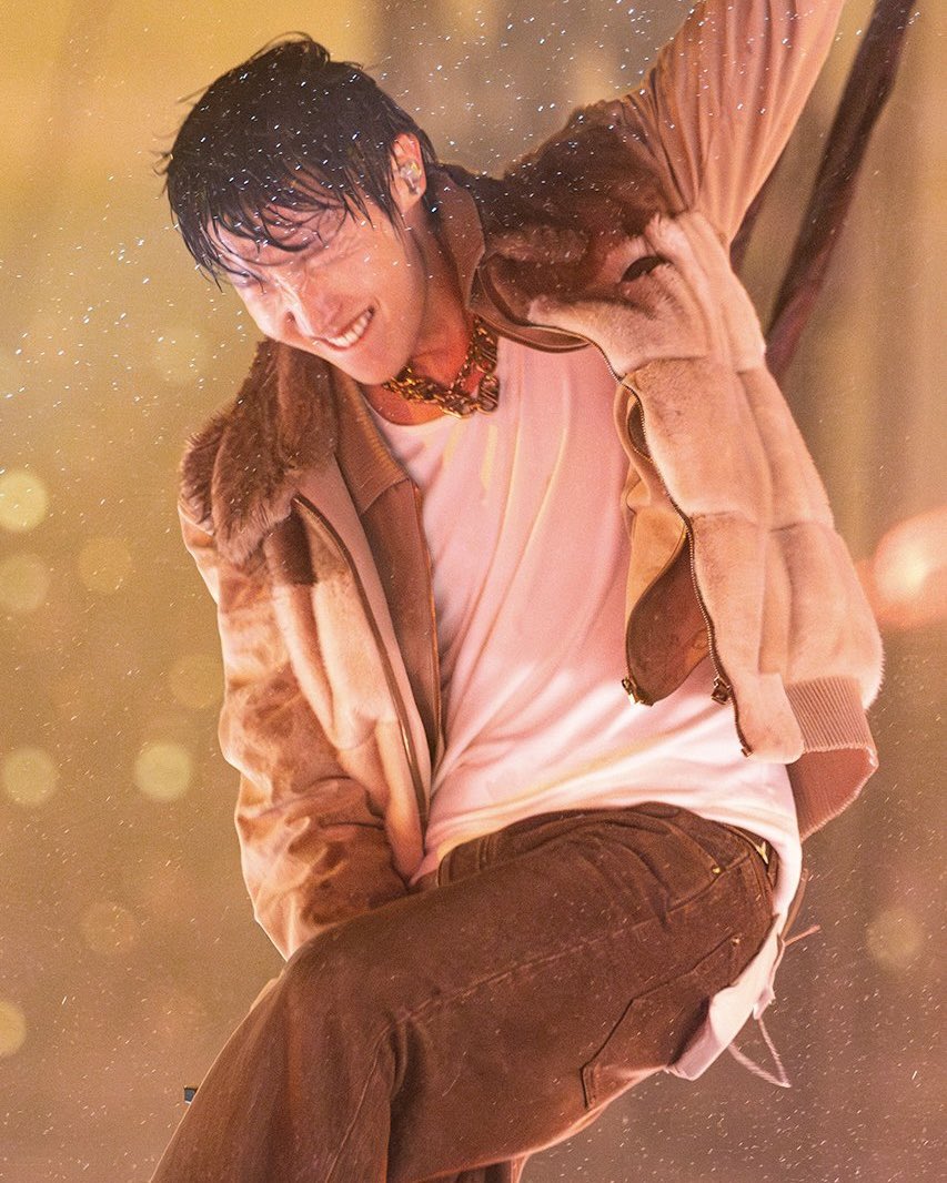 he’s the happiest on stage i love him sm