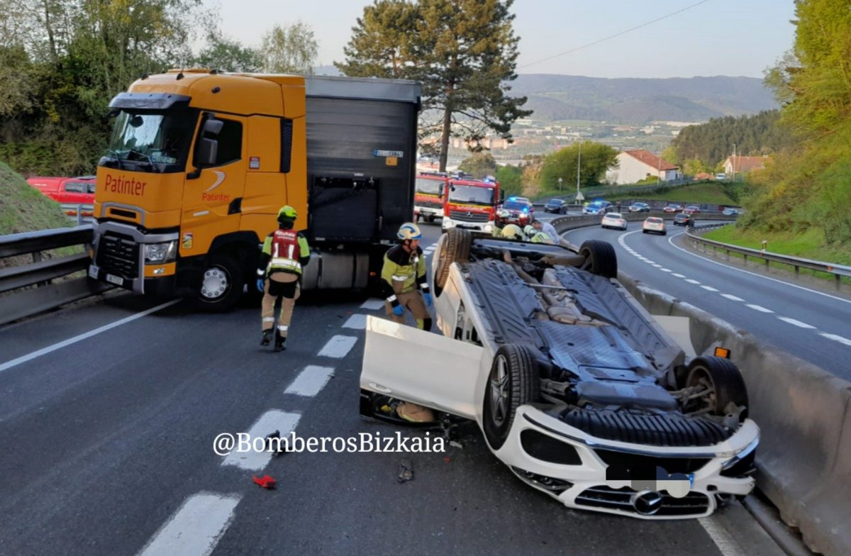 BomberosBizkaia's tweet image. Imagen accidente Bi631 #Zamudio 
Un herido leve
#Bomberos
Bi631 Zamudion izandako istripuaren irudia 
Zauritu bat
#Suhiltzaileak