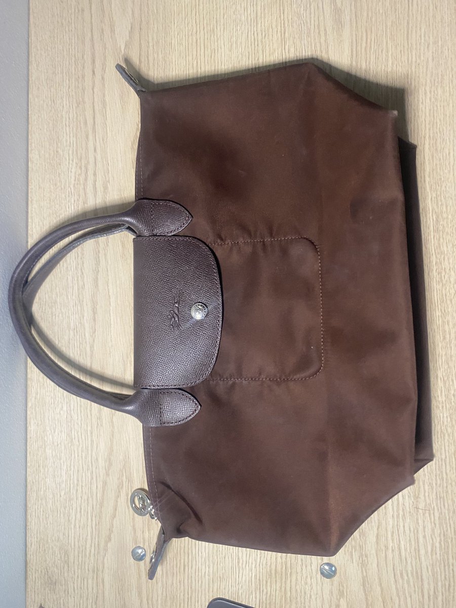 JNampan's tweet photo. Longchamp Le Pliage Original – Tote
Size M short 
Chocolate (L1512)
ขายเท 790 free shipping 📌
ตำหนิรูปที่2 (คราบ) ไม่มีสาย
#Longchamp #longchampมือสอง #longchampthailand #ส่งต่อกระเป๋ามือ2 #ส่งต่อกระเป๋าแบรนด์เนม #ส่งต่อlongchamp https://t.co/tz7o6DSWQw
