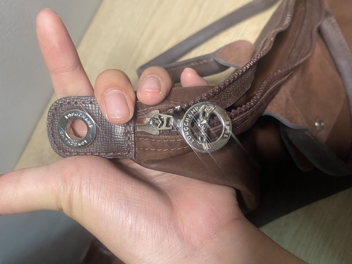 JNampan's tweet photo. Longchamp Le Pliage Original – Tote
Size M short 
Chocolate (L1512)
ขายเท 790 free shipping 📌
ตำหนิรูปที่2 (คราบ) ไม่มีสาย
#Longchamp #longchampมือสอง #longchampthailand #ส่งต่อกระเป๋ามือ2 #ส่งต่อกระเป๋าแบรนด์เนม #ส่งต่อlongchamp https://t.co/tz7o6DSWQw