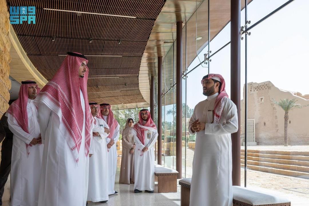 DGDA_SA's tweet photo. بدأت برؤية كريمة من خادم الحرمين الشريفين لصون الإرث التاريخي للدرعية، واليوم يقف صاحب السمو الملكي الأمير راكان بن سلمان بن عبدالعزيز آل سعود، محافظ الدرعية، على عدد من مشروعات هيئة تطوير بوابة الدرعية للاطلاع على سير العمل والخدمات المقدمة للأهالي والزوار. https://t.co/6RM6OZaHMd