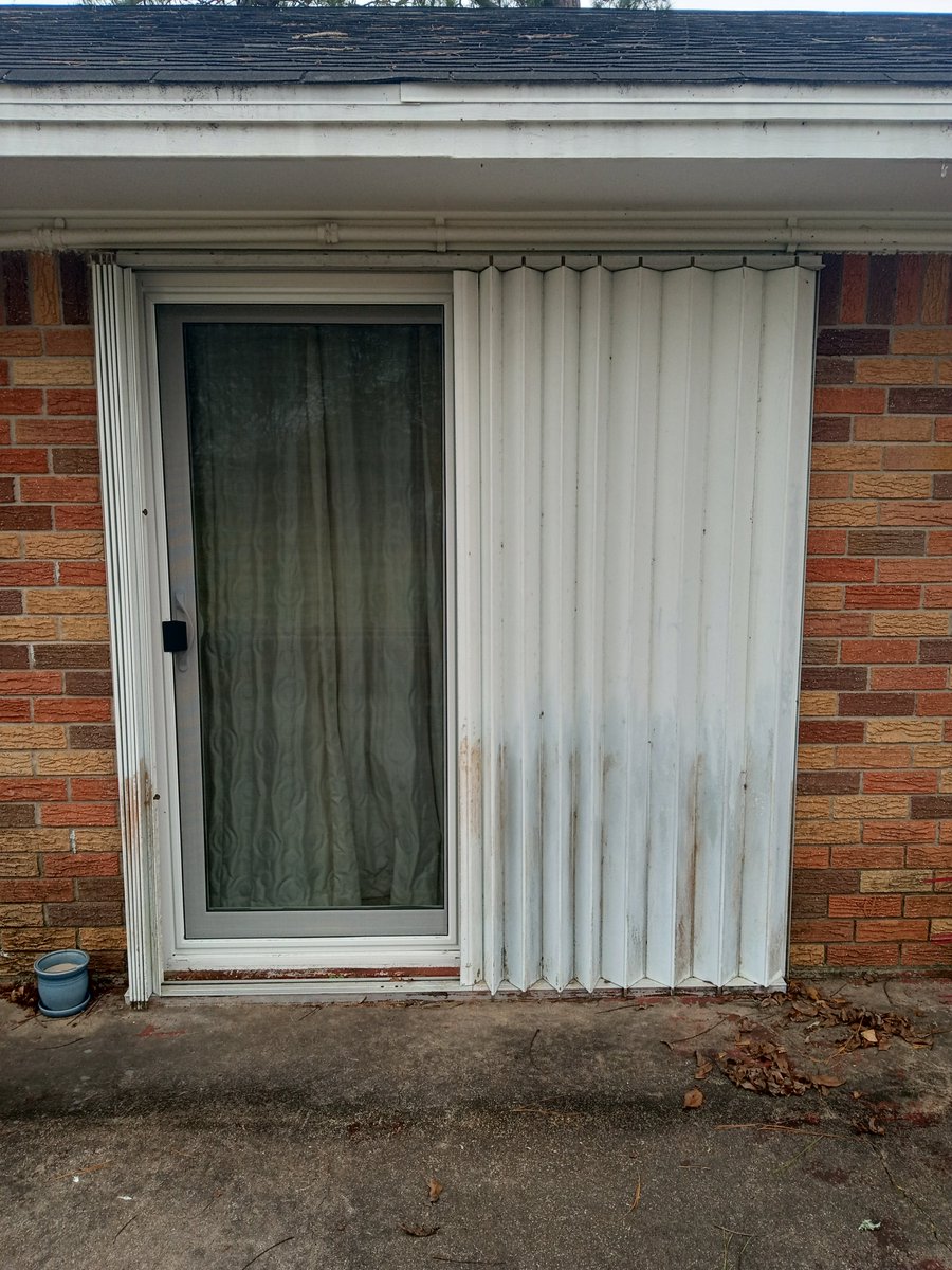 JohnsShutters's tweet photo. 📷 Throwback Thursday
From then to now, built to stand strong when storms roll in 📷
Protection you can count on every season. https://t.co/g7Yo1S15AY