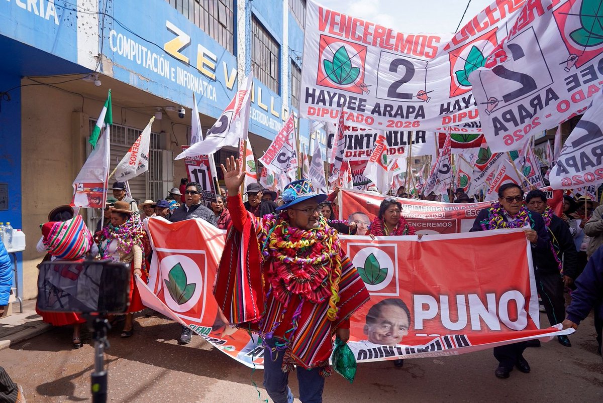 ronalbarrientos's tweet photo. @RonaldAtencio de la Alianza Venceremos en cierre de campaña en PUNO. #Atencio #EleccionesPerú2026 #12deabril https://t.co/gwtSxSKpbK