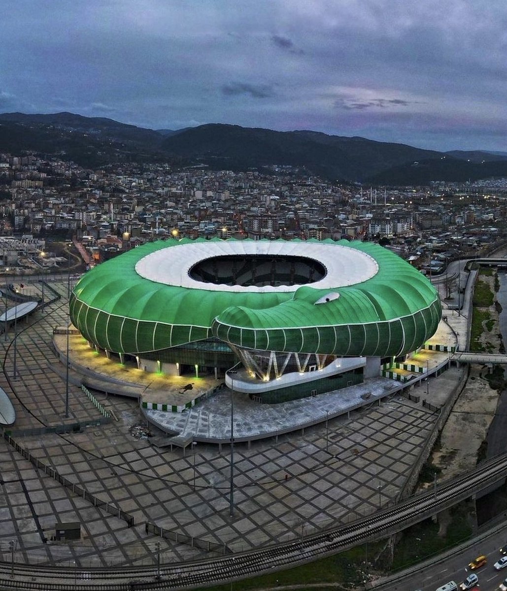 زاوية الملاعب ⛳️🏟 tweet media