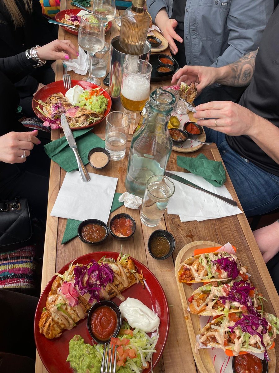 OaklandsGlobalG's tweet image. We wrapped up last week on a real high celebrating an incredible first quarter together, topped off with a very special milestone… Di Parks’ 50th birthday 🎉

A fantastic way to close out Q1 and head into the next chapter with great momentum.

#TeamCelebration
#tunbridgewells