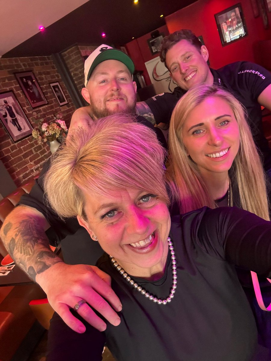 OaklandsGlobalG's tweet image. We wrapped up last week on a real high celebrating an incredible first quarter together, topped off with a very special milestone… Di Parks’ 50th birthday 🎉

A fantastic way to close out Q1 and head into the next chapter with great momentum.

#TeamCelebration
#tunbridgewells