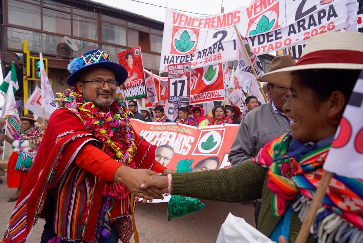 ronalbarrientos's tweet photo. @RonaldAtencio de la Alianza Venceremos en cierre de campaña en PUNO. #Atencio #EleccionesPerú2026 #12deabril https://t.co/gwtSxSKpbK