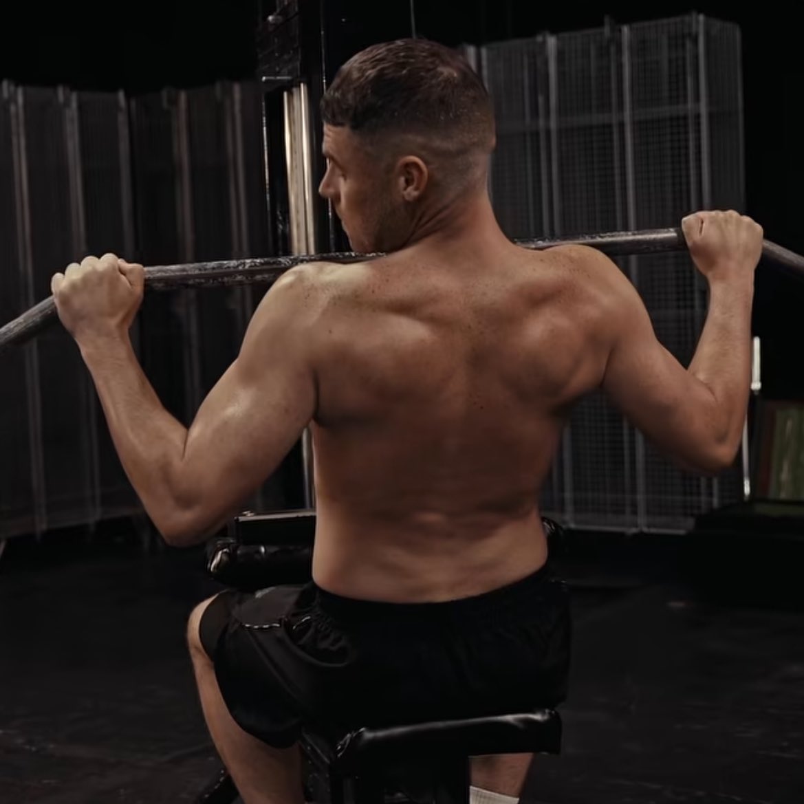 miss_kattz's tweet image. Robert Sugden drooling all over his farm overall while his husband works out, alright. 
#robron