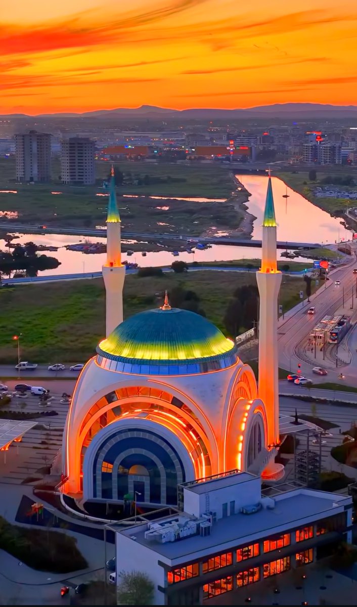 İstanbul Camileri tweet media