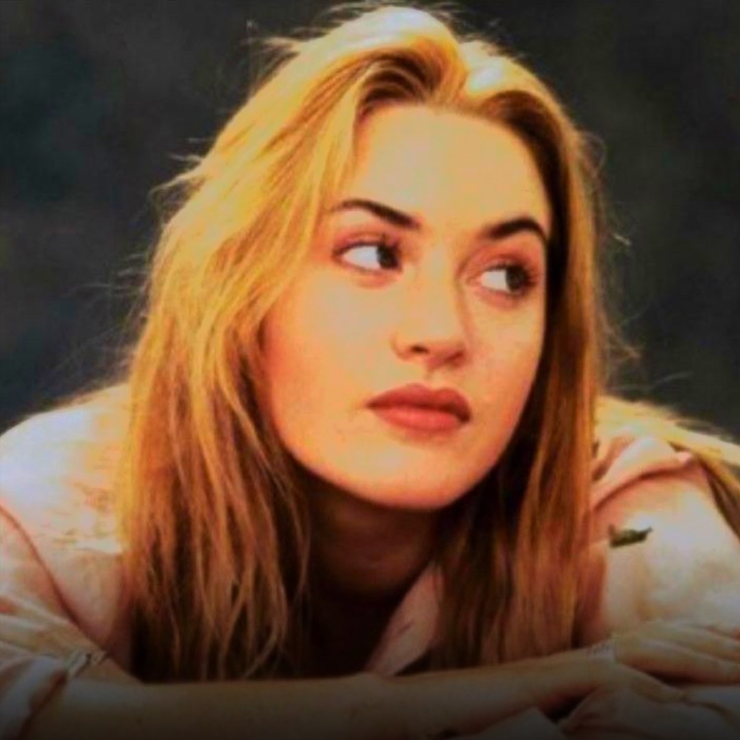 لو كان أستغيب اسمك معي حاضرٍ ماغاب
واللي يدلك إنه وصل ذروة الأهميه 

ما ذعذع علي من النوايد نسيمٍ هاب 
الا مامعه من ذكرك العطر برقيه