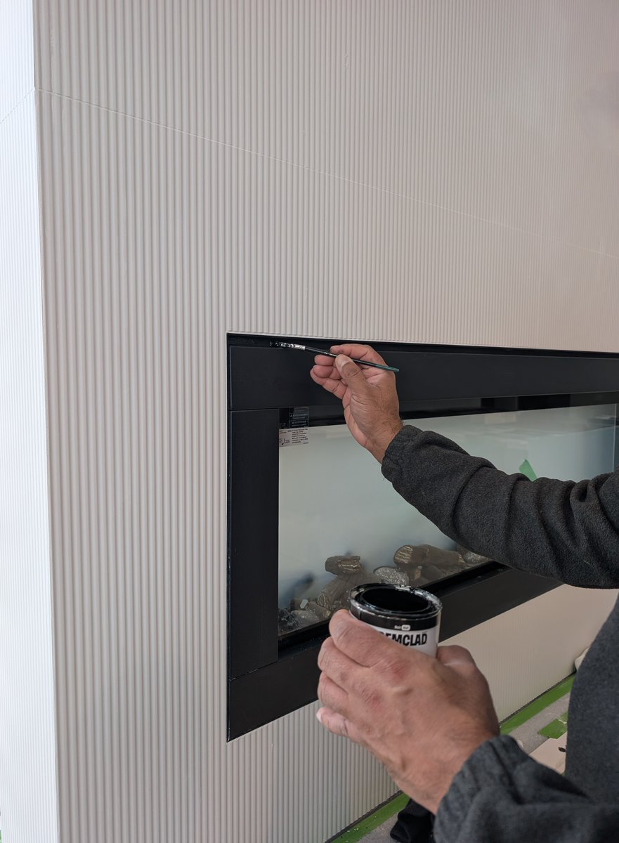 RNDConstruction's tweet image. Final touches 🔥 Fireplace set, finishing details complete. Quality and precision in every RND home

#DreamHomeBuilders #AttentionToDetail
#HomeConstruction
#QualityLiving
#FireplaceGoals