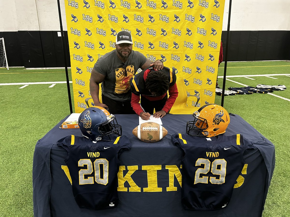 CoachSkinz's tweet photo. Lamar Vikings Football is calling all future Viking 8th Graders!

Future Vikes… this is where it starts. ⚔️

Sign your name. Join the brotherhood. Build something bigger than you.

📍 April 23 | 6–7 PM | LHS MAC

#NextGenVikes 
#VFND https://t.co/h0Ty2FzWAt