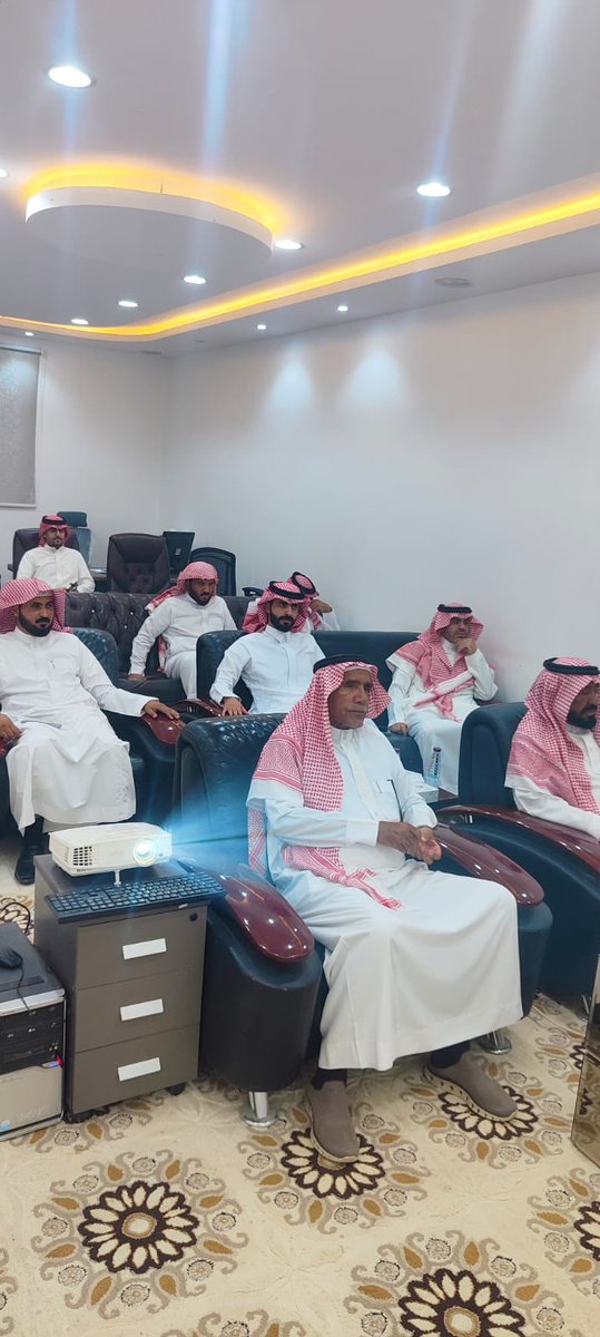ahmarber302's tweet photo. عقدت #جمعية_الأحمر_الخيرية_ جمعيتها العمومية العادية اليوم الخميس ١٤٤٧/١٠/٢١هـ الموافق 2026/4/9 م تمت فيها مناقشة واعتماد القوائم المالية لعام 2025 م وكذلك الخطة التشغيلية والموازنة التقديرية لعام 2026 م - ونسأله سبحانه التوفيق والسداد - https://t.co/yRnhBmhqii