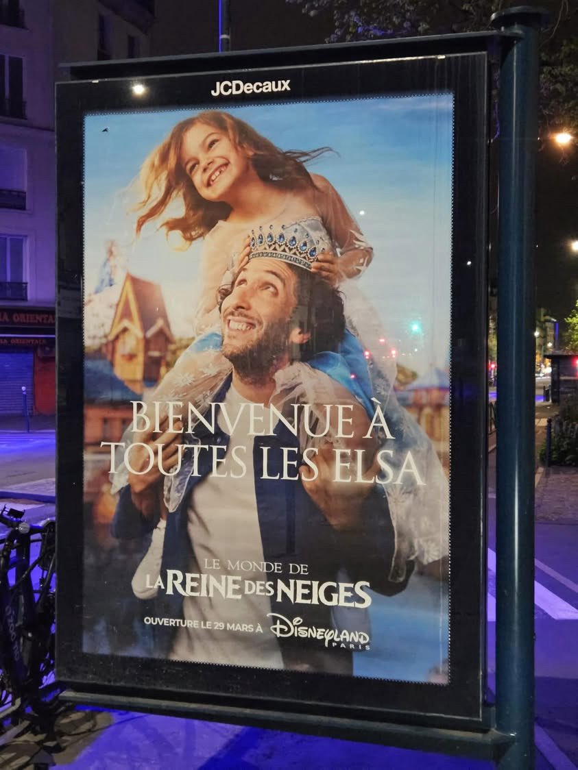 Coucou <a href="/DisneylandParis/">Disneyland Paris</a> par hasard on peut pas avoir une place offerte ou accès à l’attraction plus rapidement si on s’appelle Elsa ?🤣😇 ça ça serait une belle façon de dire bienvenue aux Elsa .. je dis ça je dis rien 😏
