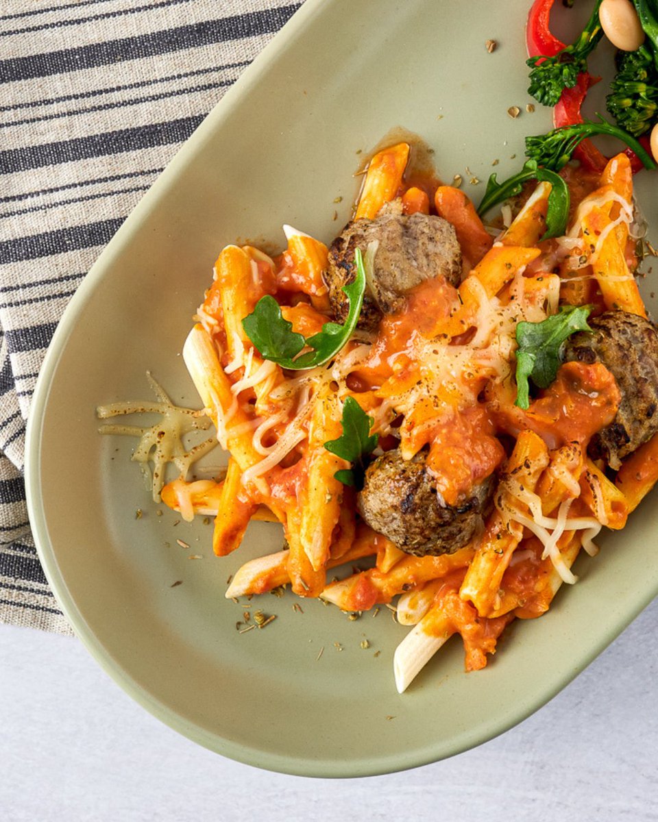 SeattleSutton's tweet image. The pasta-bilities at Seattle Sutton’s are delicious, always satisfying! 🍝✨ Enjoy the Penne Vodka Meatballs and our veggie packed Chicken Linguine Alfredo in your next delivery. seattlesutton.com 
#seattlesuttons #healthypasta #mealdelivery #freshfood