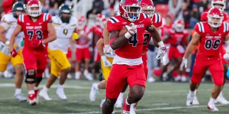 RjLeslie27's tweet photo. Extremely Blessed to receive my First Division 1 offer from the University Of Stony Brook🌊🐺@StonyBrookFB @ZurilHendrick @MattGraz91 https://t.co/HIUGnHaUp5