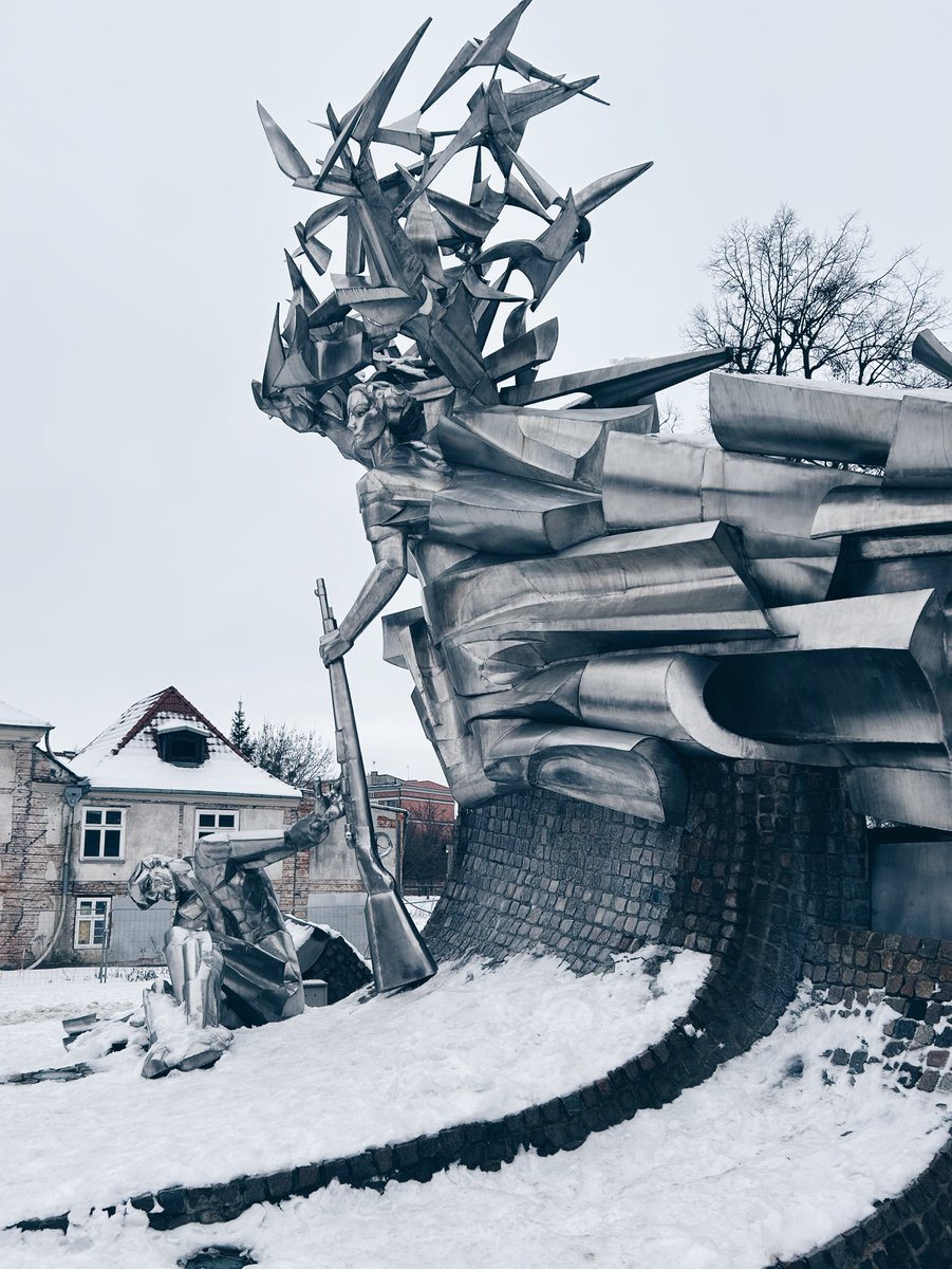 GuyCooper0's tweet photo. Overdue, Winter in Poland Part 1 🧵🇵🇱 https://t.co/eEUzMDPYNo