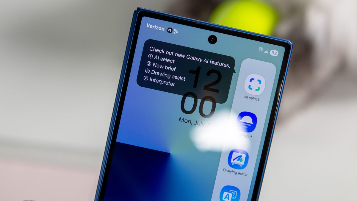 androidcentral's tweet image. This July date might be when Samsung debuts its next foldables, and the "Wide" Fold might tag along #Samsung

Full story in the comments