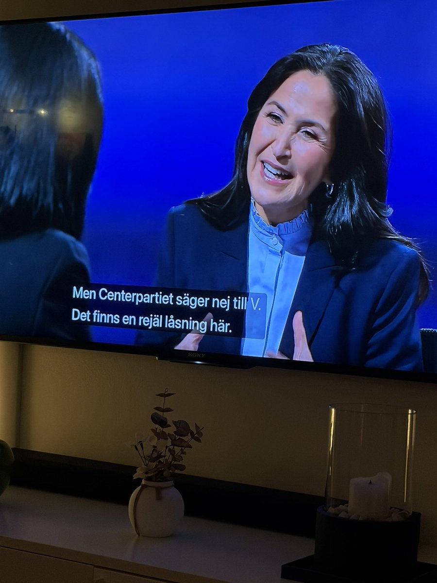 Helt plötsligt sitter en miljöpartist Alice Bah Kuhnke i stolen i 30 minuter. Varför? De har redan frågat ut ett av språkrören. När kommer Magdalena Andersson att utfrågas? Mitt förtroende för publik service är obefintligt.