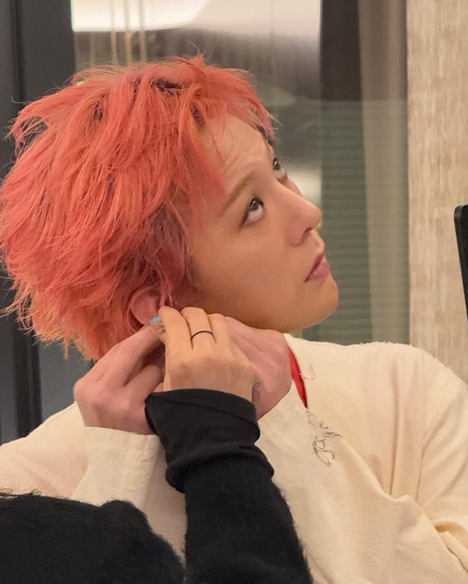 peachiyongxxx's tweet photo. peach hair jiyong appreciation post🍑

my favorite subset of orange hair jiyong https://t.co/MynnwqBLHU