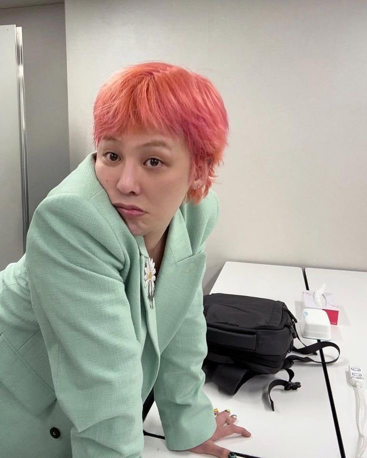 peachiyongxxx's tweet photo. peach hair jiyong appreciation post🍑

my favorite subset of orange hair jiyong https://t.co/MynnwqBLHU