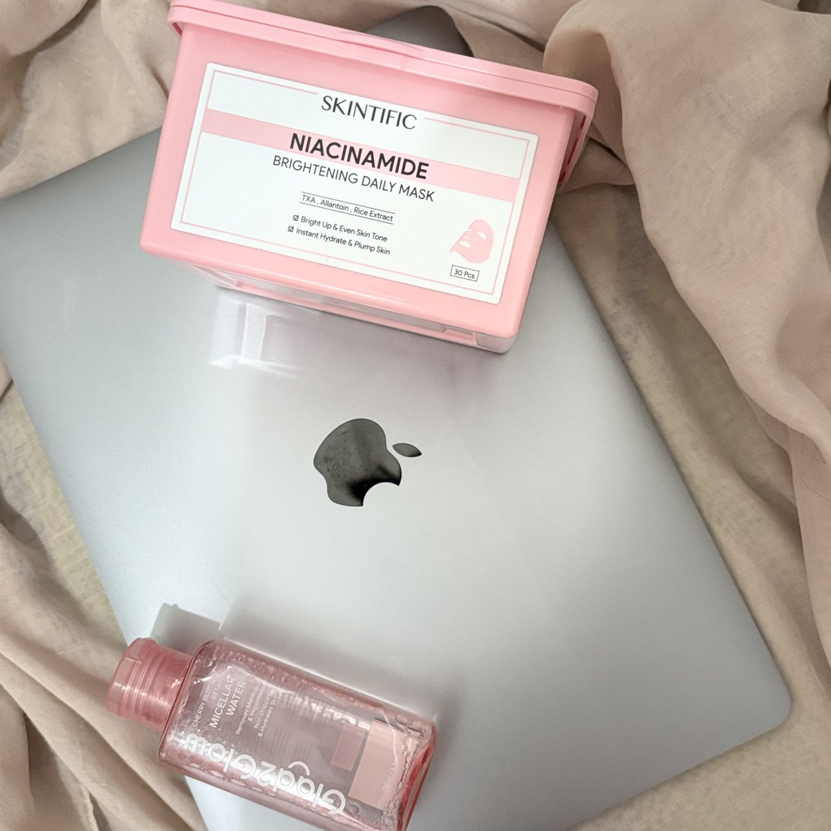 nauliaco's tweet photo. lagi suka banget pake sheetmask dari skintific 🫰🏻 secinta itu KARNA MUKA AKU CERAH SETELAH RUTIN PAKAI INI 😭

buat kalian yang punya bekas jerawat atau wajah kusam, cobain ini deh!!!

https://t.co/IqLV7nlO2U https://t.co/9gjEVYA8VM