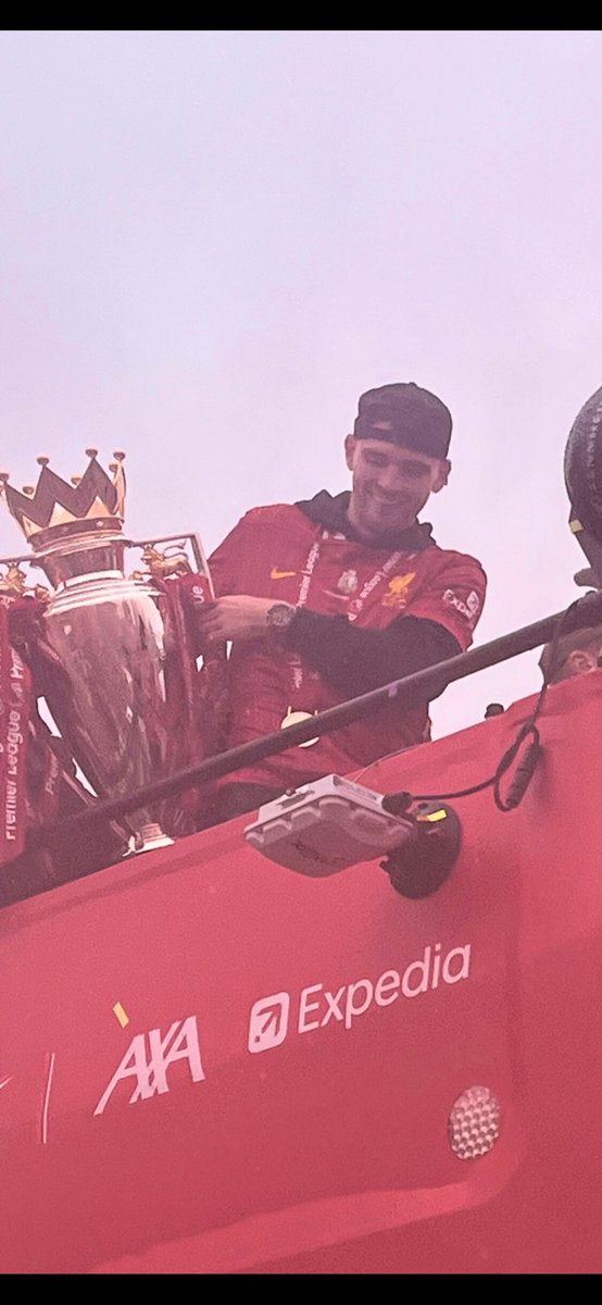 bleedinglfcred's tweet photo. Liverpool Legend https://t.co/KvwNRnFADg