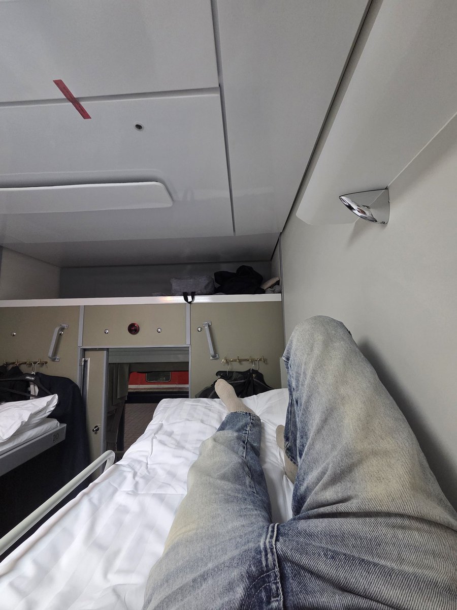 🅒🅗🅞🅟🅘🅝 tweet media