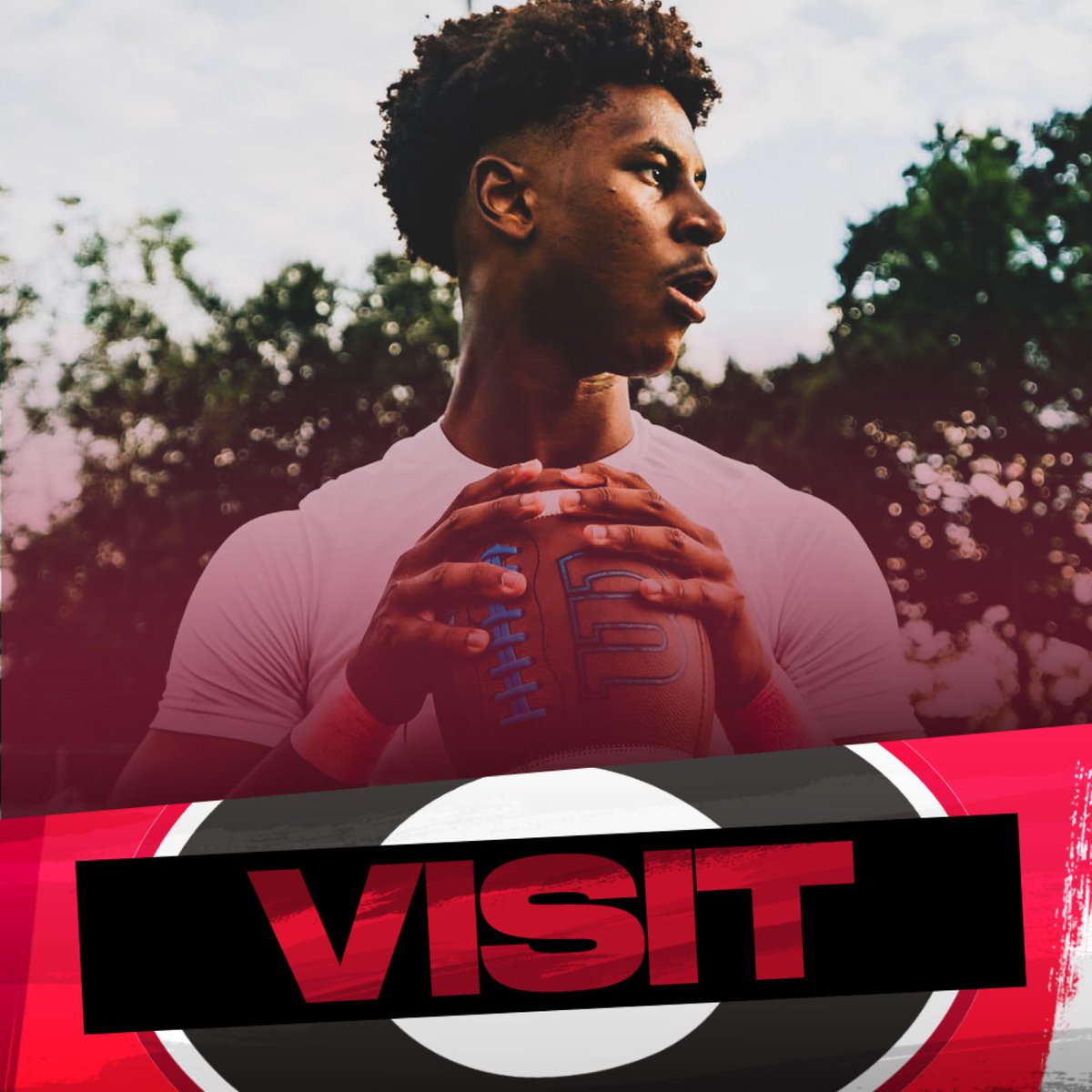 DawggRecruiting's tweet image. The No. 1 QB in the country, 5-star QB Elijah Haven will visit #Georgia today, per Bryce Koon. 🐶

The 6’5” QB from Baton Rouge, LA is expected to make his decision on April 25th. He is currently trending to Alabama, but Georgia looks to steal some momentum with this visit.