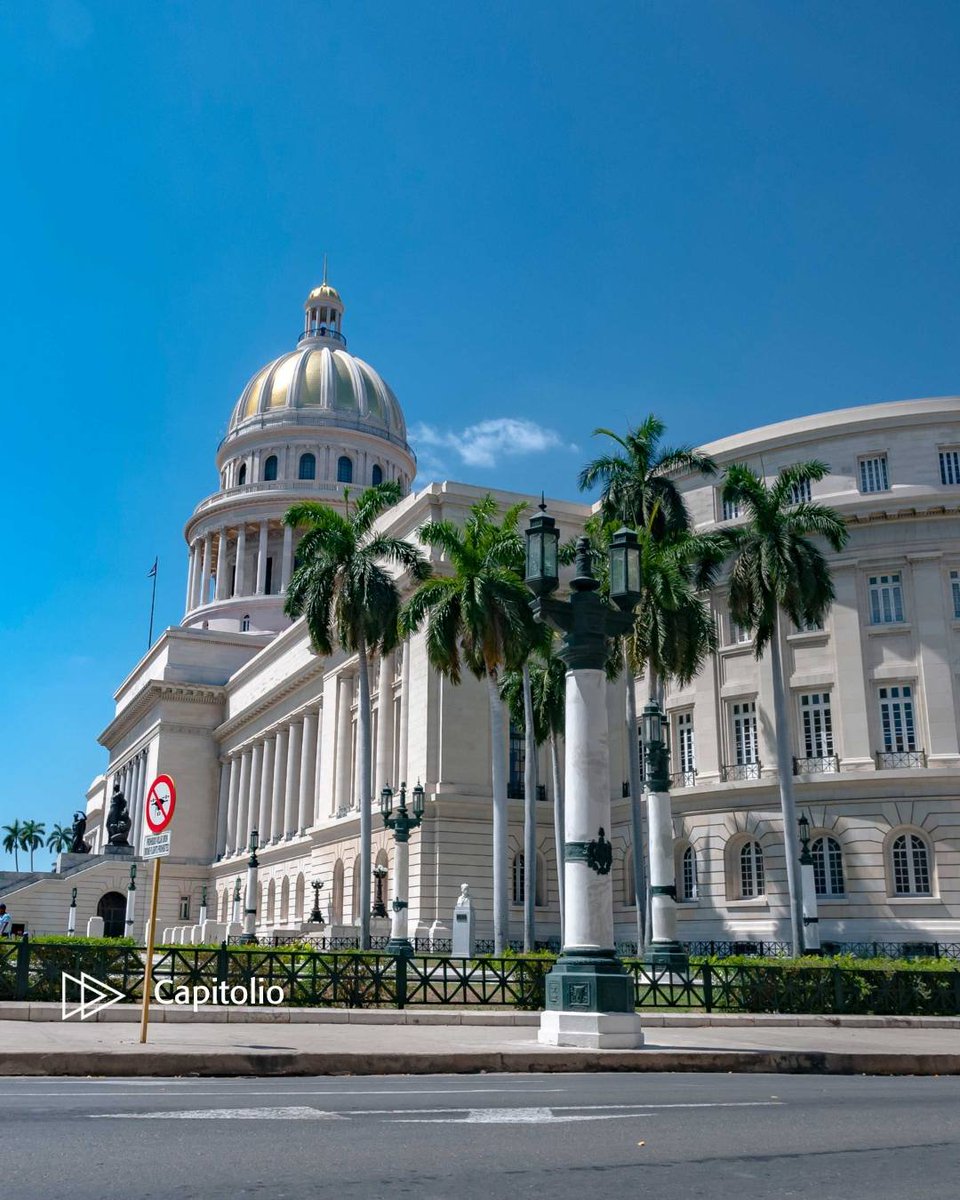 MinturCuba's tweet photo. 🏛️✨Sabías que La Habana fusiona lo colonial y lo moderno? Descubre estos 4 imperdibles históricos: 🏛️✨ Plaza Vieja, ⛪️ La Catedral, 🏛️ El Capitolio, 🌳🚶‍♂️  y siente la brisa marina en el Malecón 🌊🌬️ ¡Vive La Habana! 🌊🌬️

#CubaUnica #Cubatravel #LaHabanaTravel https://t.co/NVKeimgtYd