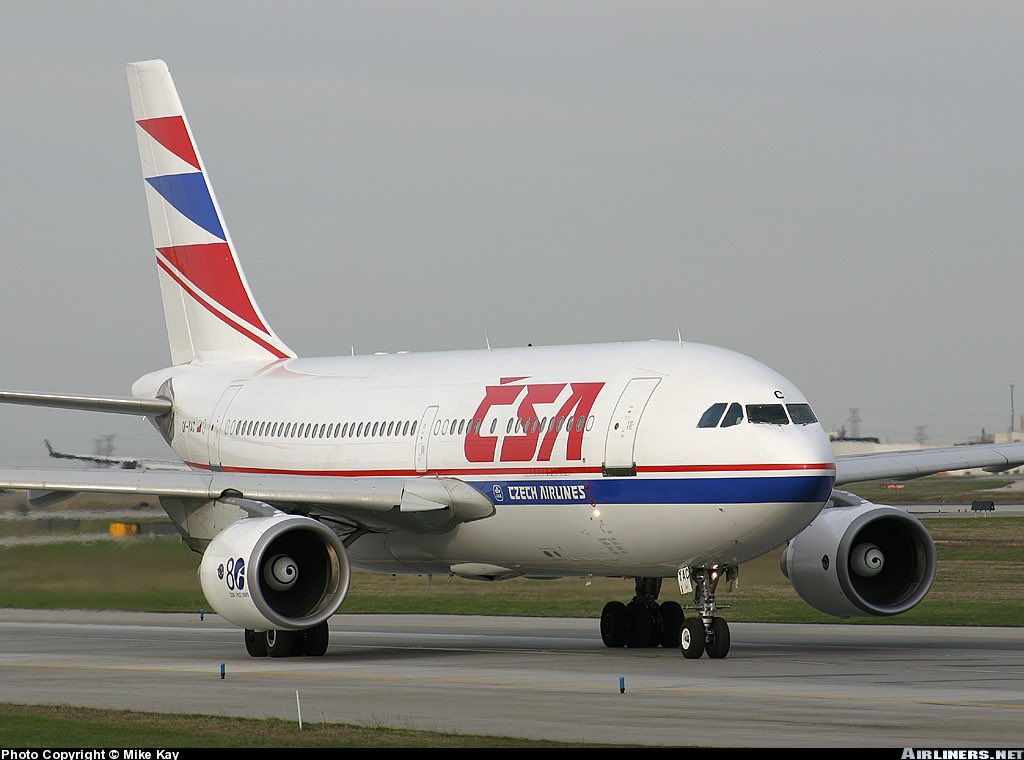 ClassicsPlanes's tweet image. A Czech Airlines A310 seen here in this photo at Toronto Pearson Airport in April 2004 #avgeeks 📷- Mike Kay