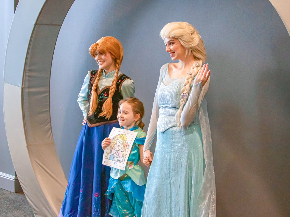 RRExpress's tweet photo. Purchase an early entry pass to our biggest Princess Day EVER on Sunday, April 19, thanks to @UHCU!👸✨  
 
📸The Early Entry Pass ensures a photo with all 13 princesses prior to general admission! (limited to the first 100 purchasers, so act fast!)

🎟️: https://t.co/x5QRivTTBz https://t.co/CW8Xo8wzbS