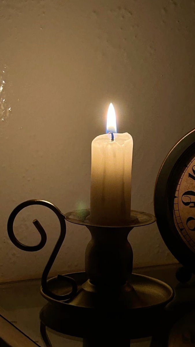 Crowdhillon's tweet image. Stay grounded, stay grateful,
and let the divine handle what’s beyond you. 🦢🌷 
#SpiritualGrowth @spirit_awakens