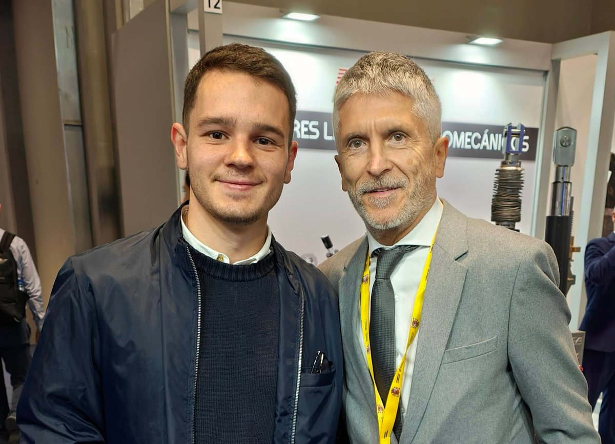 🅿🅴🅳🆁🅾 🟥⬛️🟥 ✋️ tweet media