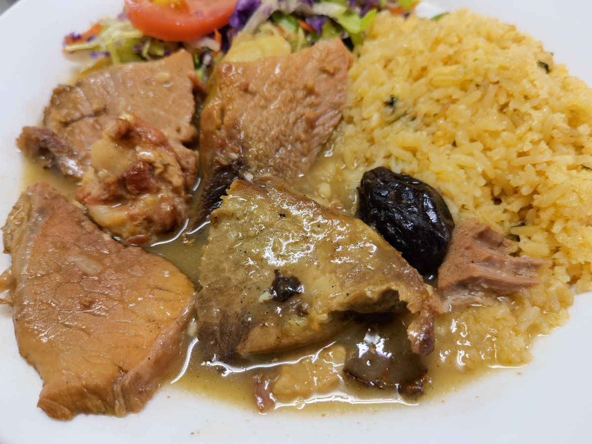 _losgrillos's tweet photo. Hoy jueves 9 de abril tenemos un menú delicioso para la comida: 🥘 pollo en salsa de queso, enchiladas suizas, costillitas con espinacas, cuete con tocino, 🥓, cocido, caldo de pollo, bistec ranchero, pollo en mole y mucho más 😋 https://t.co/cS8RZlOGRH