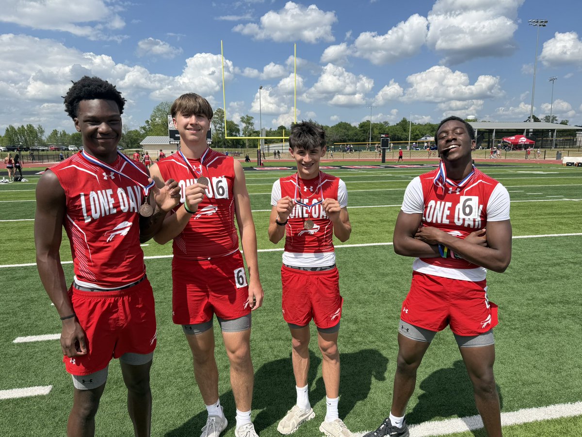 bjacksoncoach's tweet photo. Congratulations to our 4x1 Relay for qualifying for area! https://t.co/WVk4Gc6CMF
