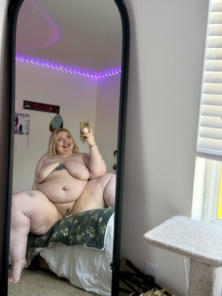 itsfernebaby's tweet photo. Am i too big for you? https://t.co/p5qA8eJEWO