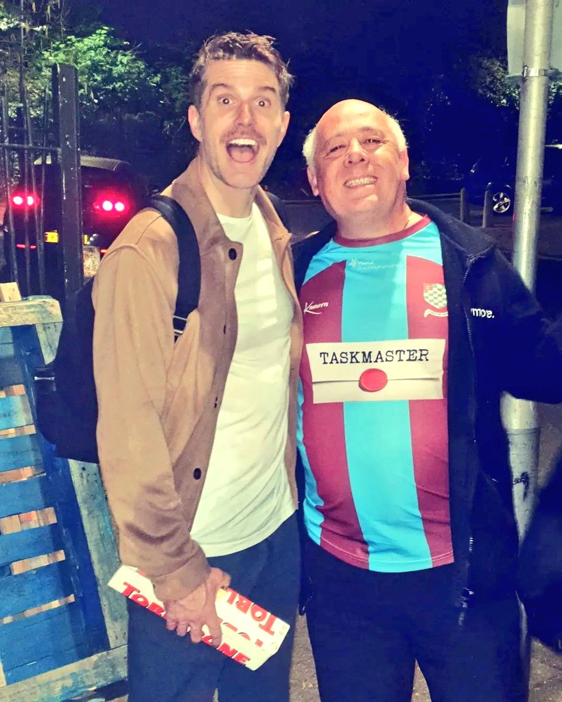Kevenlaw's tweet photo. It's @taskmaster time again ladies & Jelly babies! ππ€©π I've managed to get 3 of this series contestants to sign my #taskmasterbook Probably impossible to get the other 2 though! π±πͺπ± #taskmaster https://t.co/0qcm3KzPZi